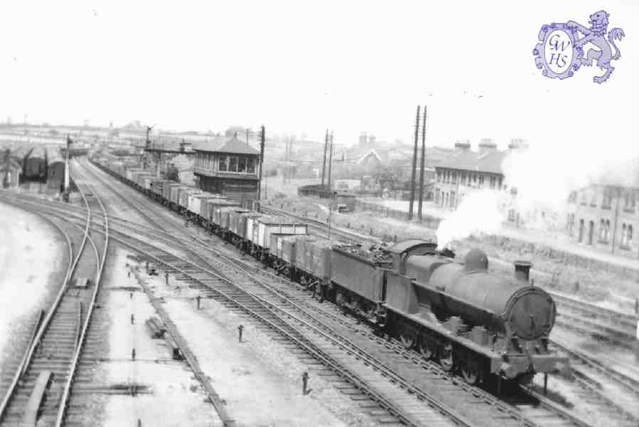 7-137a Train - Wigston Ten Row  Spion Kop 1950