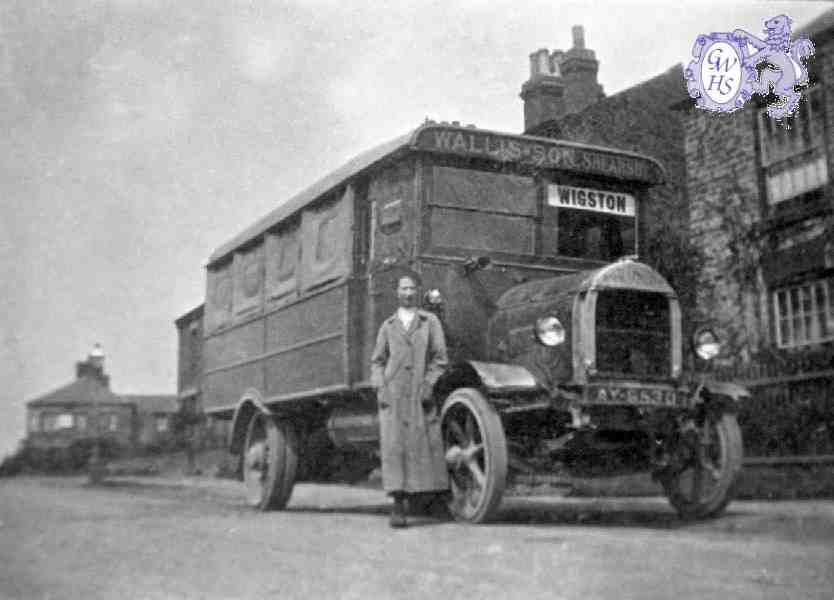 30-747 Wallis & Son Bus in Wigston Magna circa 1920