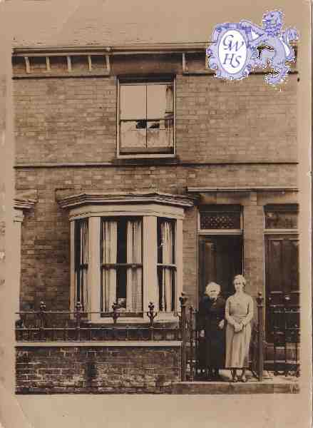 29-105 15 Manor Street Wigston Magna Annie Richards nee Copson & Daisy