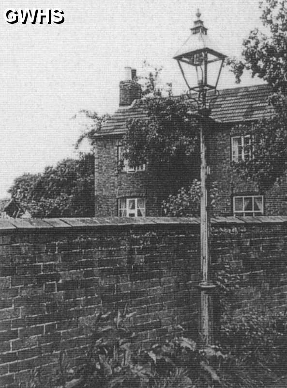 17-085a Squire's Knob Farmhouse 5 Newgate End c 1950