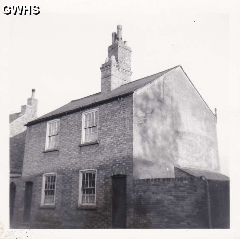 30-200 Numbers 4 and 6 Newgate End Wigston Magna January 1966 - Demolished shortly thereafter