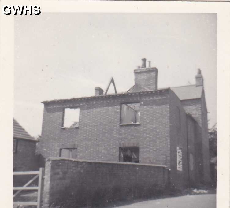 30-221 Yew Tree House Newgate End Wigston Magna 1963 - Demolition of the rear of the house prior to rebuilding