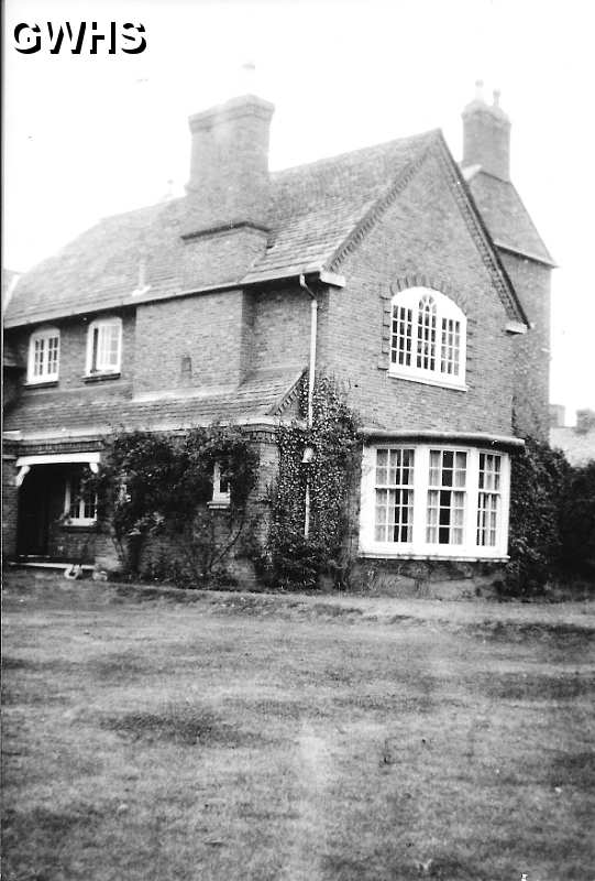 32-319 The Manor House Newgate End Wigston Magna from the back circa 1950