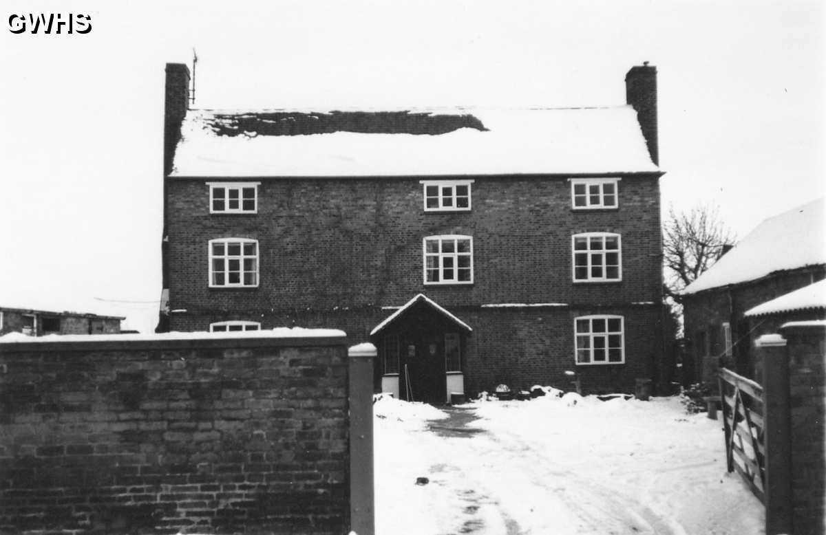 8-251a Newgate End Wigston Magna - oldest house 1691