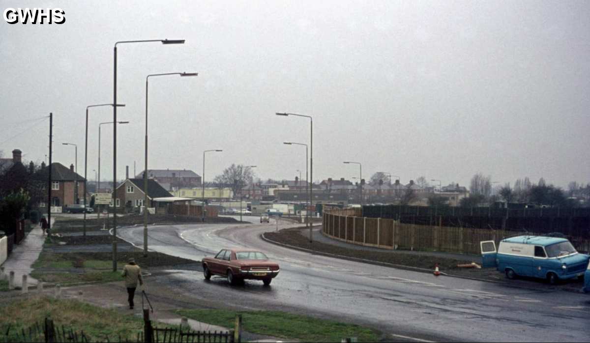 39-343 Oadby Road Wigston Magna with the Race Course on the right c 1976