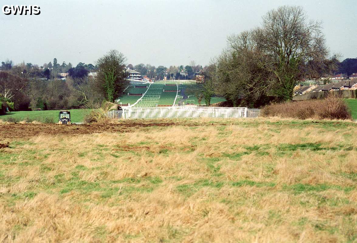 39-643 The Long Mile of Oadby Racecourse taken from Oadby Road Wigston Magna