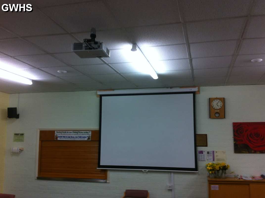 23-829 Age UK Projector & Screen donated by GWHS & L&RFHS