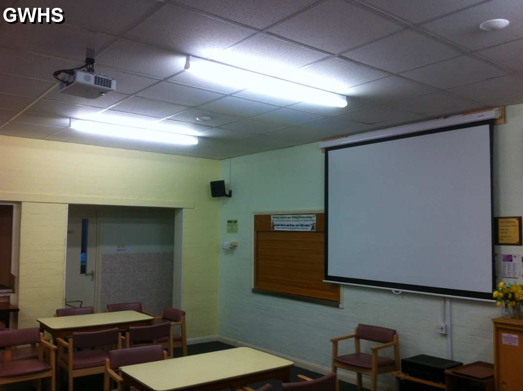 23-830 Age UK Projector & Screen donated by GWHS & L&RFHS