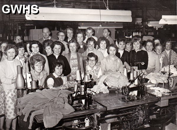 30-563 Workforce at Allens Hosiery Canal Street South Wigston pre 1963