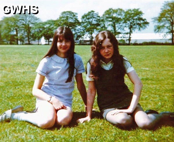 30-846 Brender Slaney and  Sharon O'Flynn   South Wigston 1971