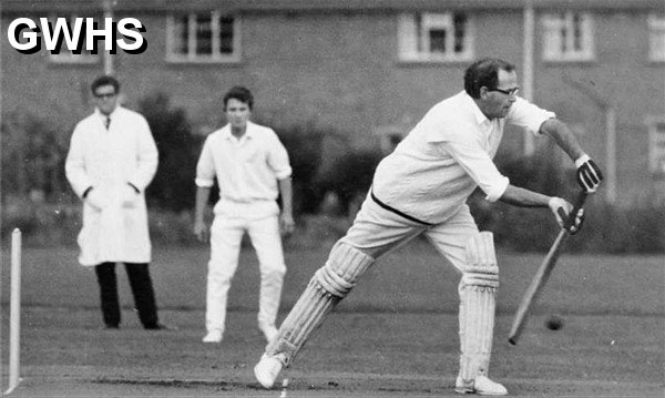 30-877 Jim Colver playing cricket at Blaby Road South Wigston