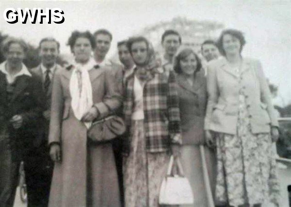 31-123 South Wigston Methodist Chapel youth club outing to Skeggy 1949
