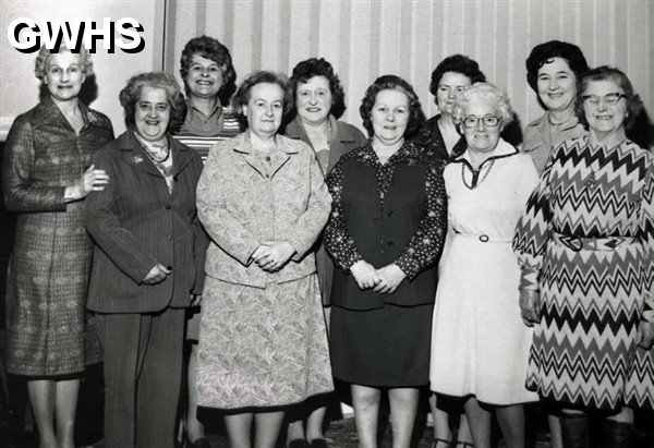33-877 First Ladies Committee of the South Wigston conservative club c 1975