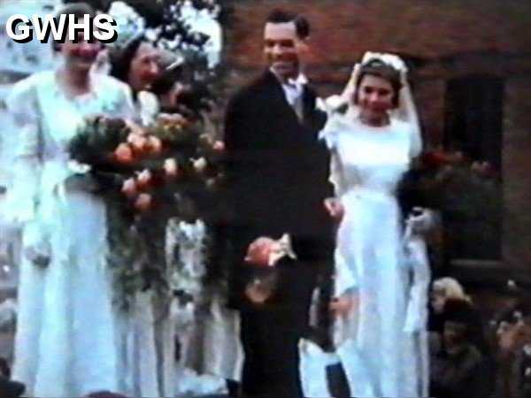 34-190 Wedding Couple on float in 1939 South Wigston Parade