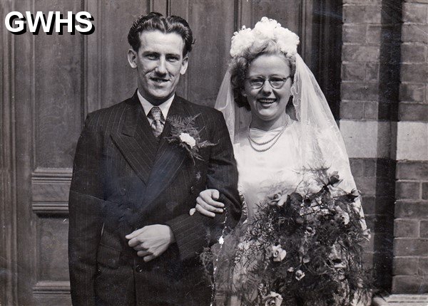 34-881 Wedding of George Snutch to May Oldershaw at Congregational Church Blaby Road South Wigston