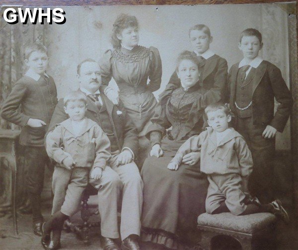 35-710 Family of Orson Wright c 1900 South Wigston a