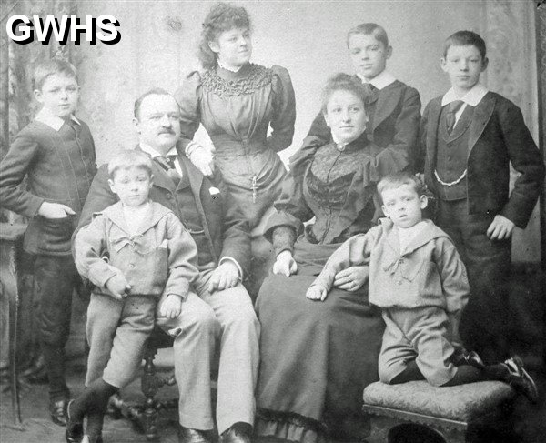 35-710 Family of Orson Wright c 1900 South Wigston b