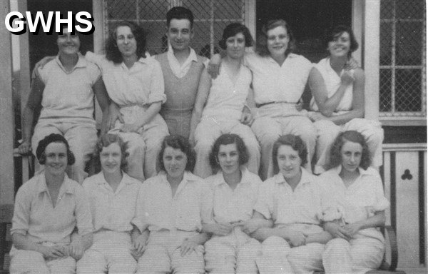 24-022 Devas Underwear factory Ladies Cricket Team Canal Street South Wigston c 1931