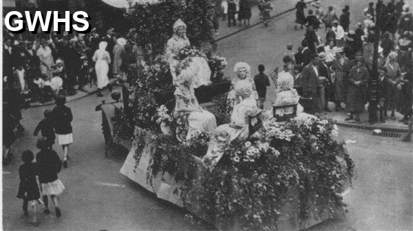 24-039 Leicester Royal Infermary Parade  float turning into Cliford Street South Wigston  c 1937