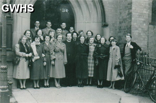 24-046 AYPA group with Harold Lockley vicar early 1950's South Wigston