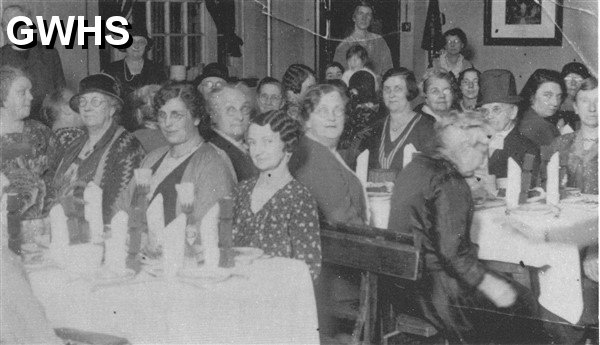 24-060 St Thomas' mothers' Union tea in the church schoolrooms 1934 South Wigston