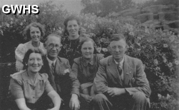 24-061 Staff of the Blaby Road Co-operative store 1945