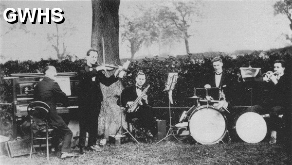 24-063 The Wendouree Dance Orchestra South Wigston c 1925