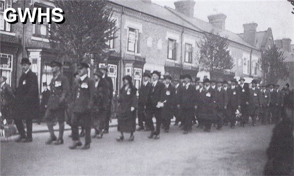 9-139 Ex Service Mens parade on Armistice Day 1921