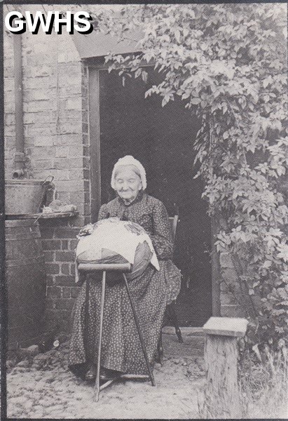 9-26 Lace Maker in South Wigston 1900
