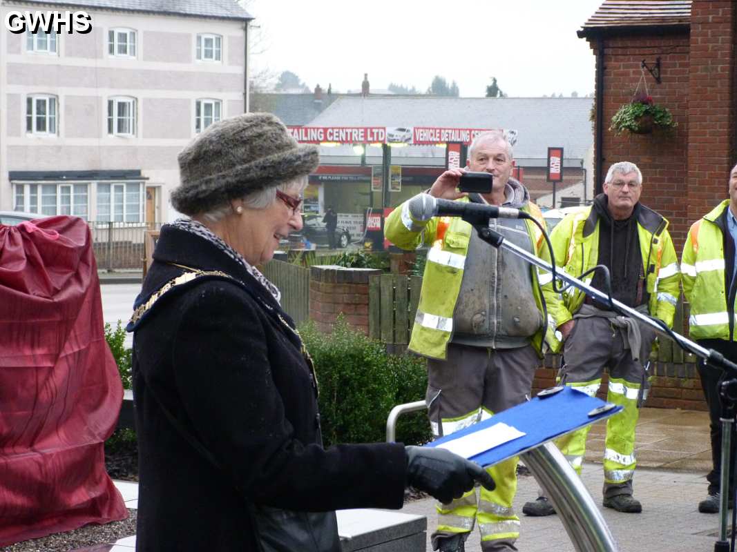 26-211 Wigston Town Centre re-opening and unveiling of the Jubilee Plaque Dec 2014
