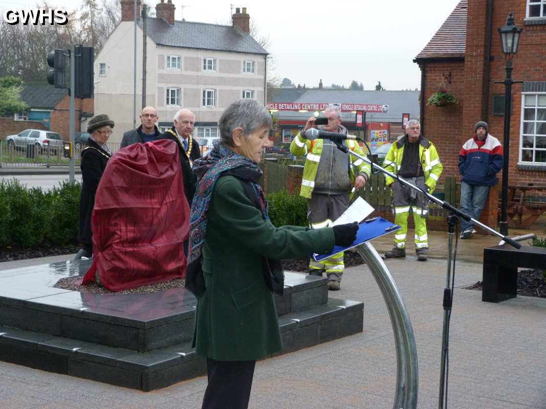26-214 Wigston Town Centre re-opening and unveiling of the Jubilee Plaque Dec 2014
