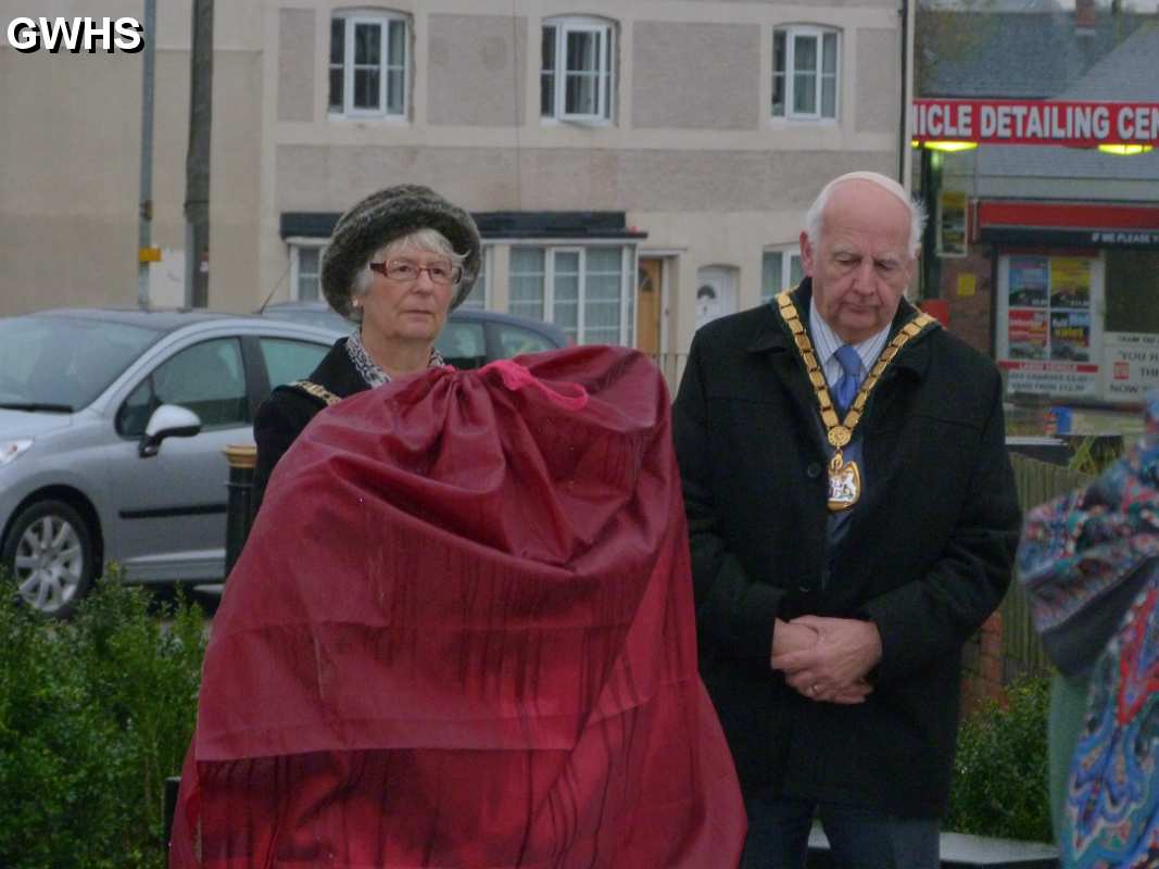 26-218 Wigston Town Centre re-opening and unveiling of the Jubilee Plaque Dec 2014