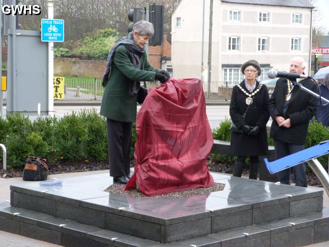 26-219 Wigston Town Centre re-opening and unveiling of the Jubilee Plaque Dec 2014
