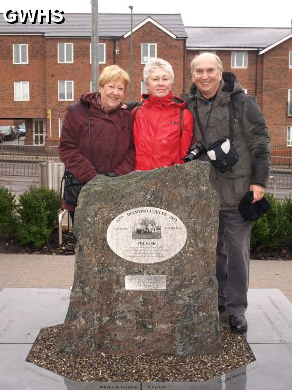 26-235 Jubilee Plaque Angela Coker Linda and Mike Forryan Bell Street Wigston Magna 2014