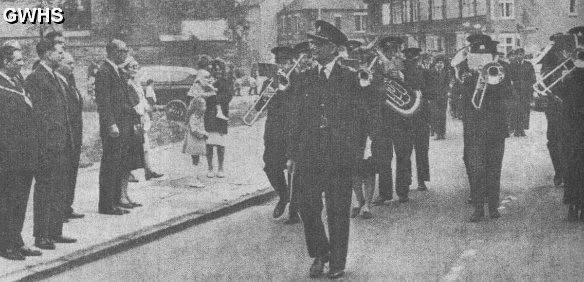 21-027a Harvest Parade With Temperance Band lead by Ted Moore Wigston Magna 1966