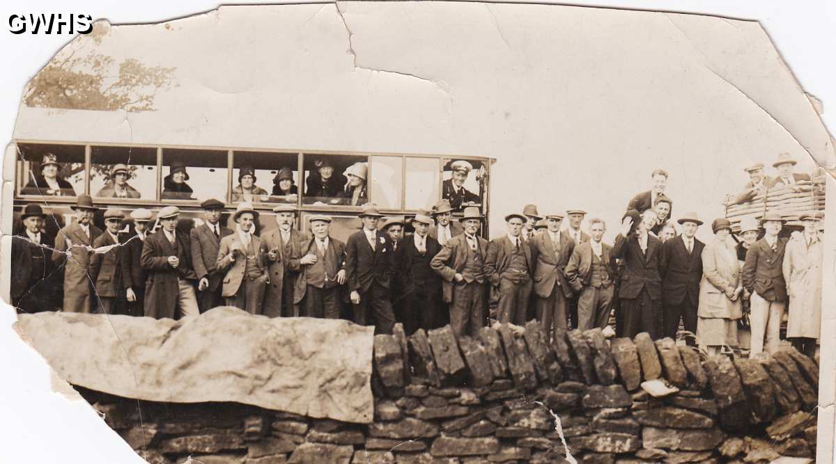 9-111 Wigston Co-op employees during an outing late 1920's