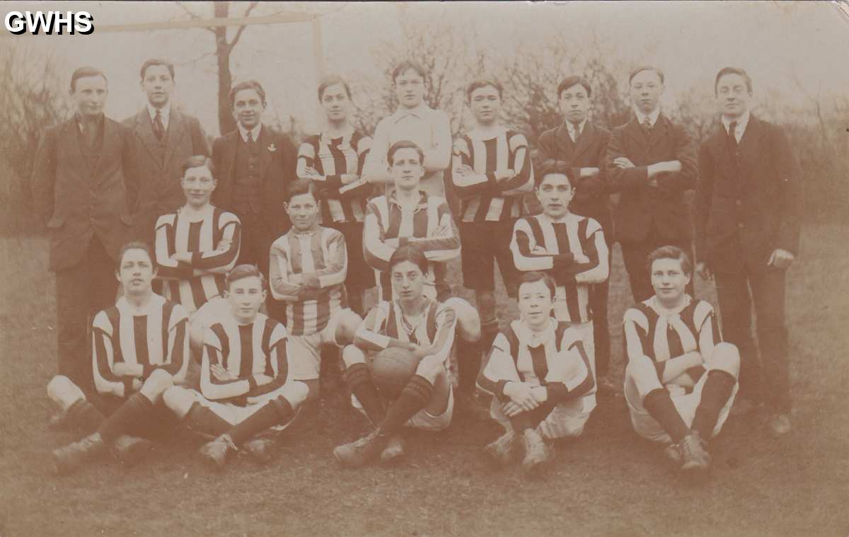 9-127 Wigston Magna Adult School Junior football team