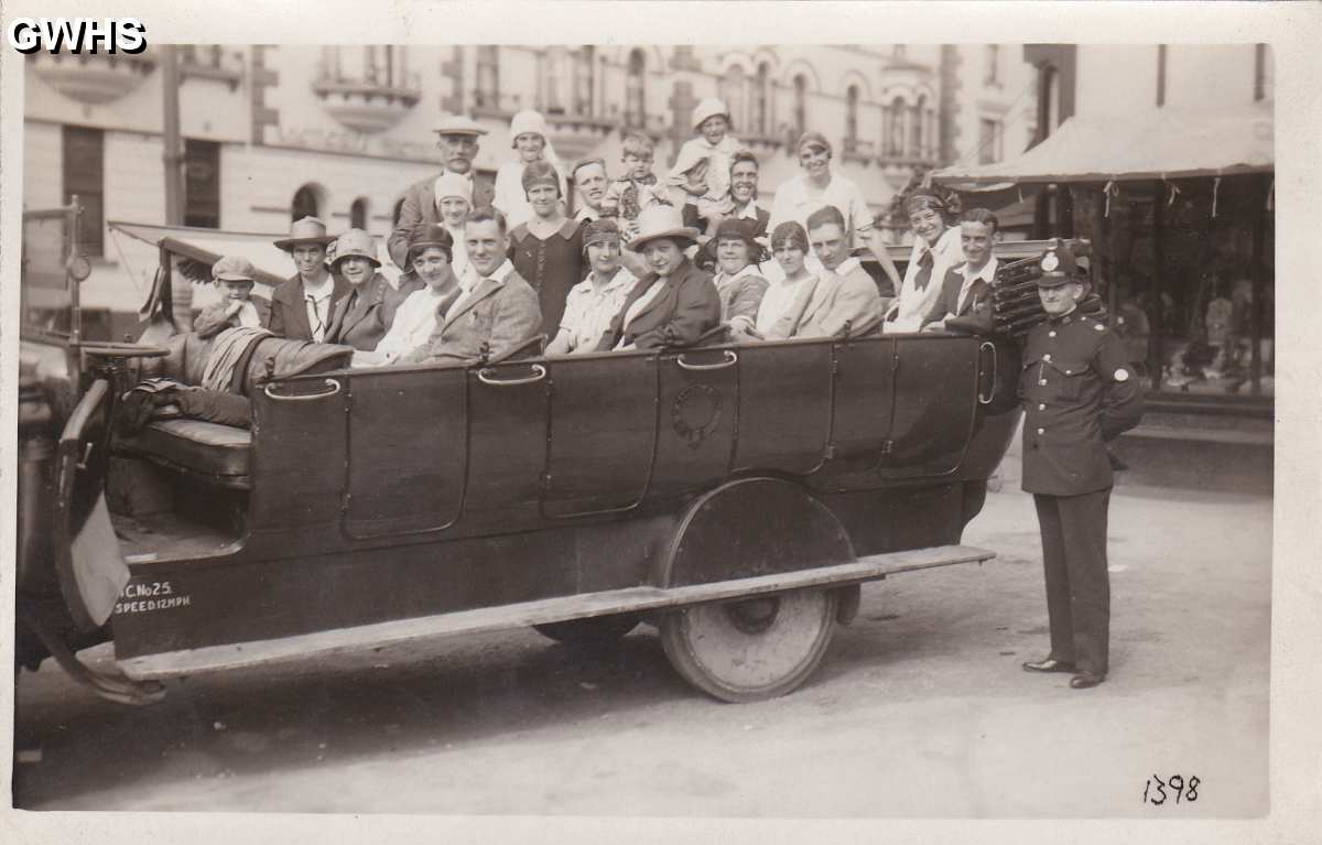 9-74 Wigston outing to Southport 1929
