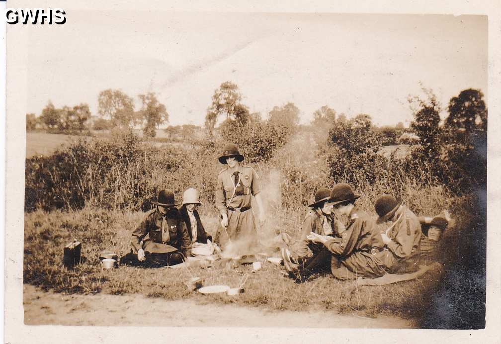 30-591 Wigston Guides Newton Lane Hike 1920'2