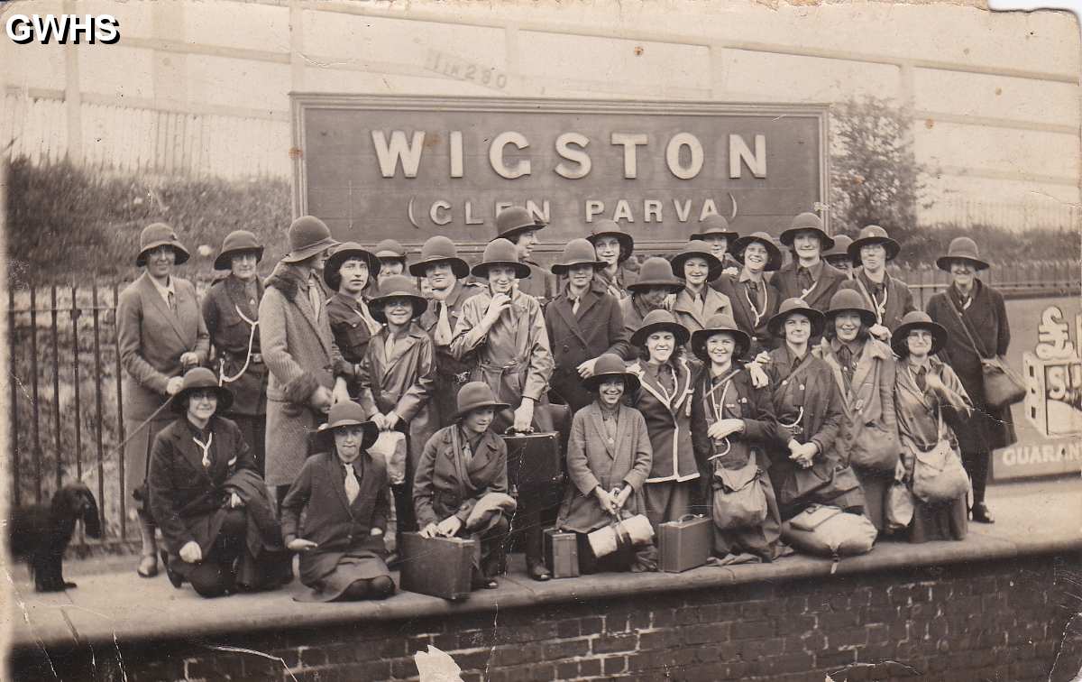 30-620 1st Wigston Guides at Glen Parva Station off to camp 1930's