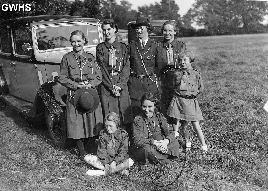 30-626 1st Wigston Guides 2 Rangers 3 Guides and 1 Brownie 1937