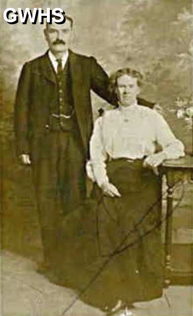 31-018 John Robert Knight 1867-1949 his wife Florence Dann 1864-1941
