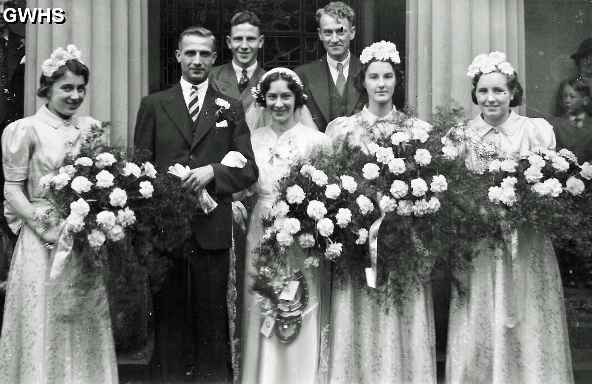 31-129 Wedding Mary (Elsie Mary) Russell 14th October 1939 Wigston United Reform Church Long St Wigston Magna