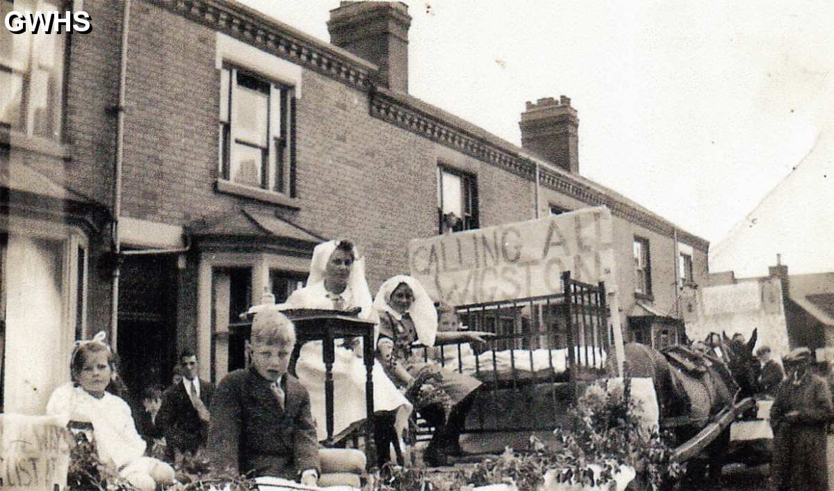 33-183 LRI parade in Central Avenue Wigston Magna