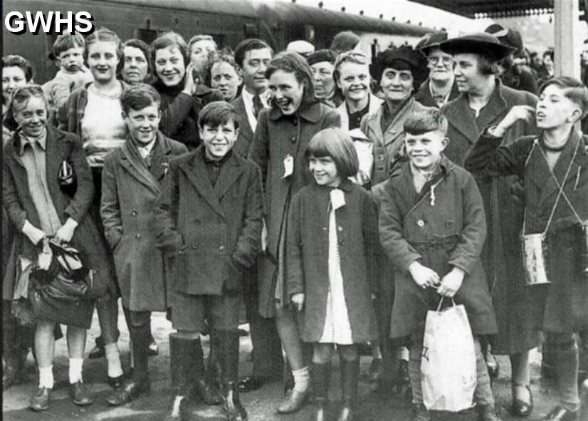 33-210 London evacuees arriving at Wigston in October 1940