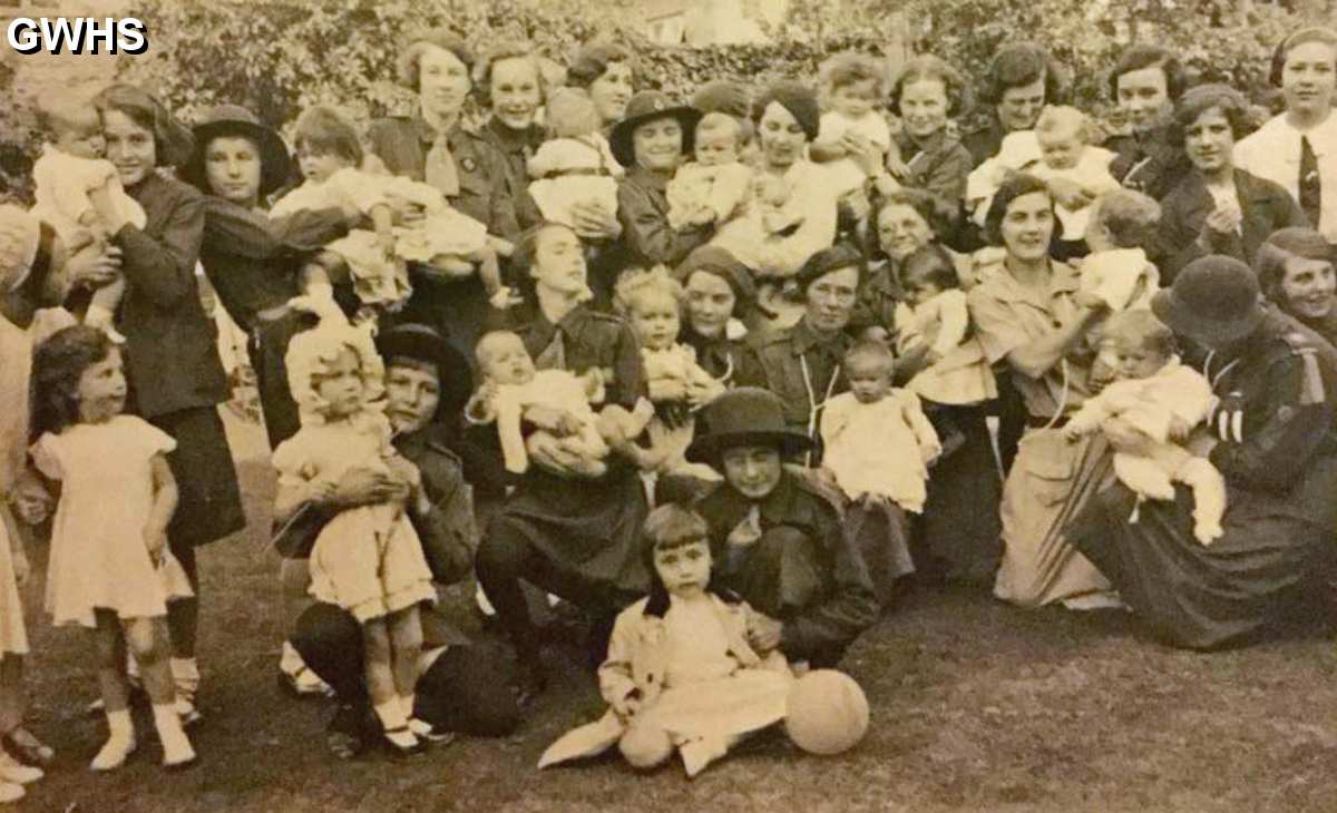 33-508 1st Wigston Guides at a Garden Fete Baby Show 1937