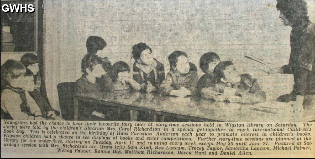 33-848 Youngsters at Wigston Library 1978