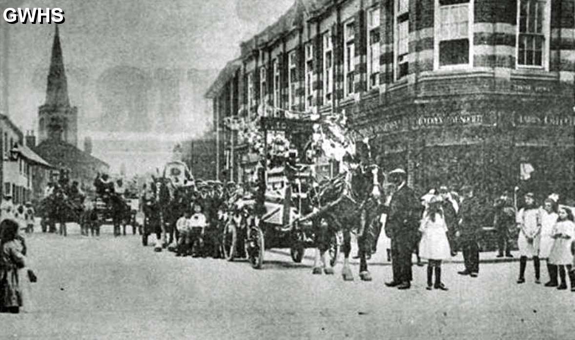 34-258 Coronation Procession in Long Street Wigston Magna 1911