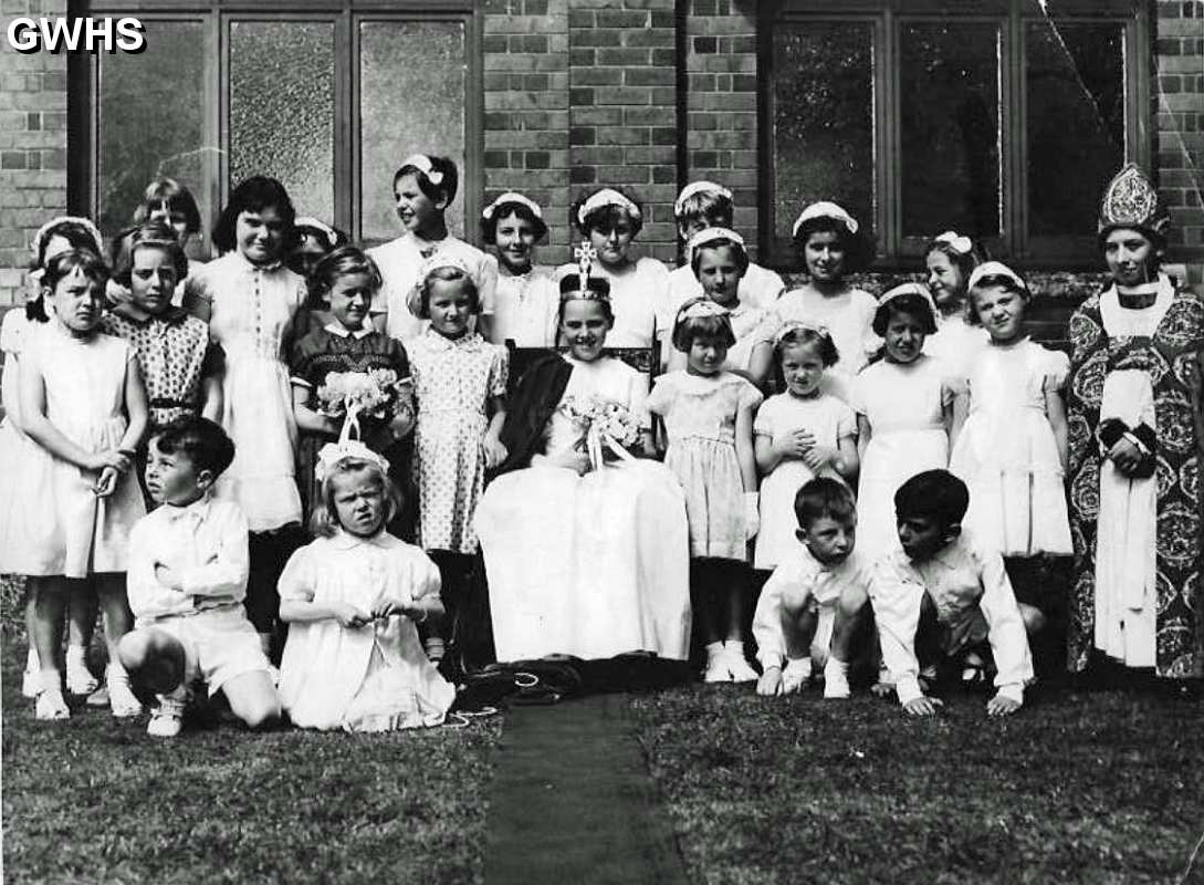 34-270 Vicarage garden party raising funds for All Saints' Church 1958