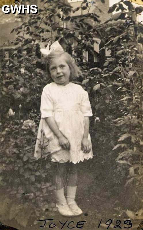 34-347 Joyce Kathleen Mawby who was born in Central Avenue Wigston Magna on 9 November 1918